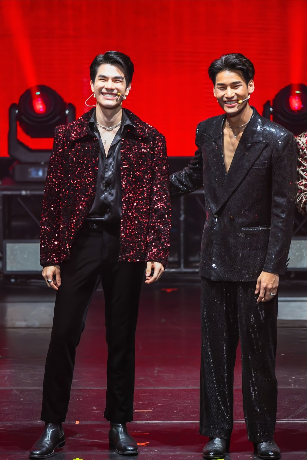 只要Apo輕輕一碰Mile，即刻引起全場尖叫！